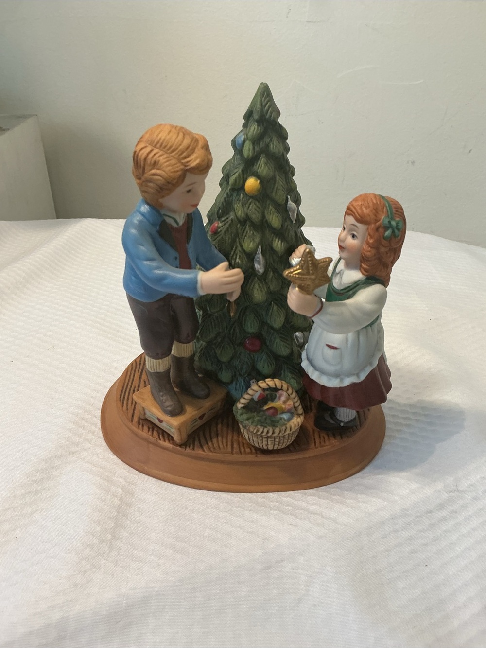 Hand-Painted Children Decorating Christmas Tree Figurine - Green Vtg.1982